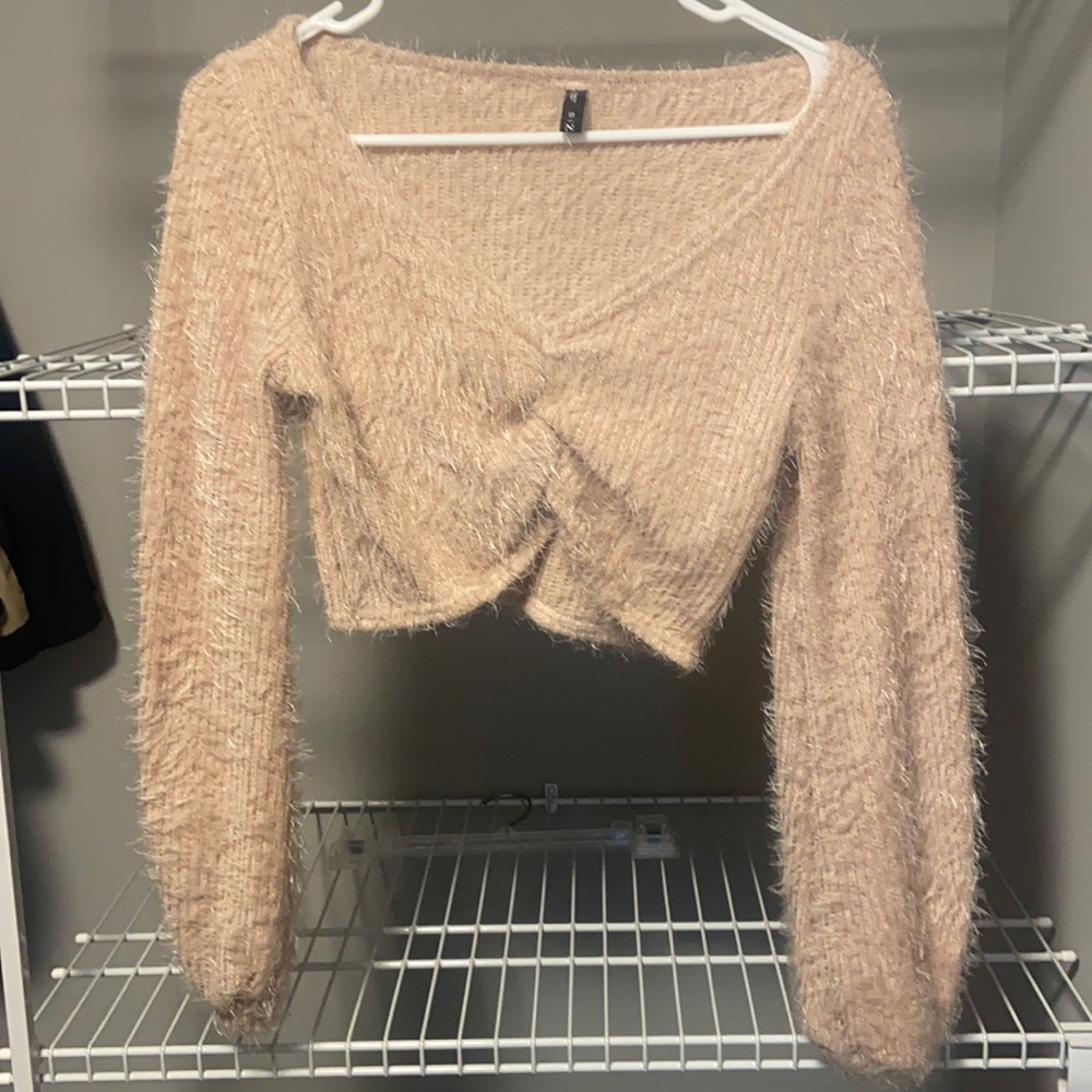 NWOT * Zaful Fluffy Ruched Crop Sweater Size Small
